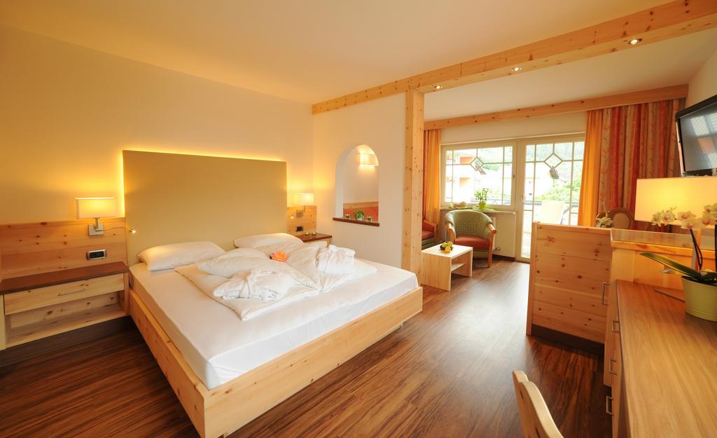 Aktiv & Wellnesshotel Zentral Prato allo Stelvio Pokoj fotografie